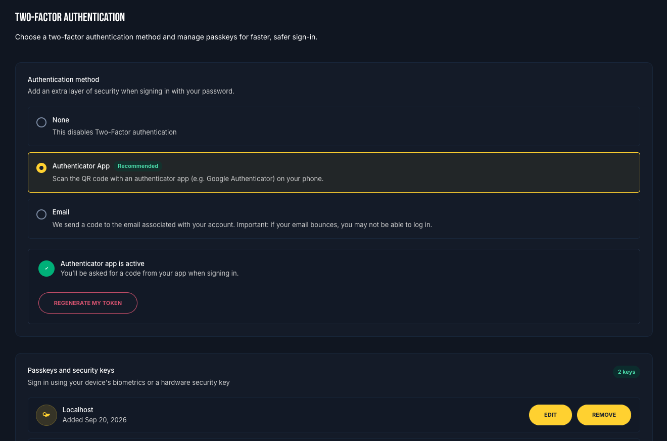 SiteSkite two-factor authentication settings with an authenticator app active and a passkey saved